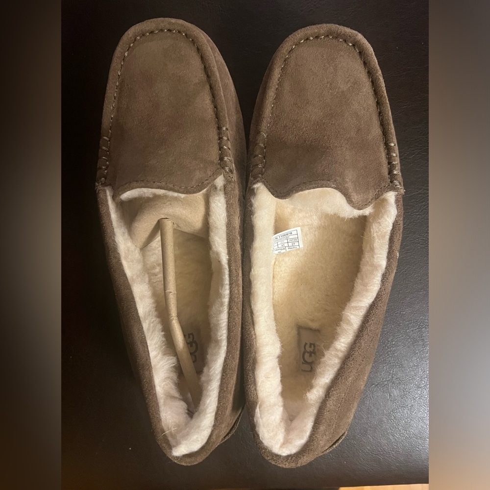 UGG ANSLEY HICKORY / SAND SLIPPERS - WOMEN'S SIZE 10